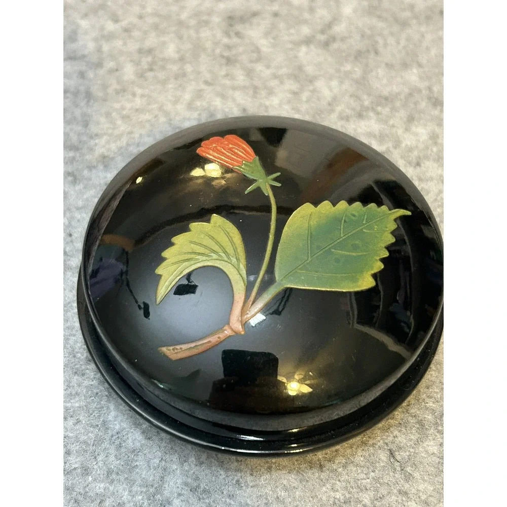 Vintage Japanese Wooden round lid trinket box Ryukyu Lacquer Ware, Flower